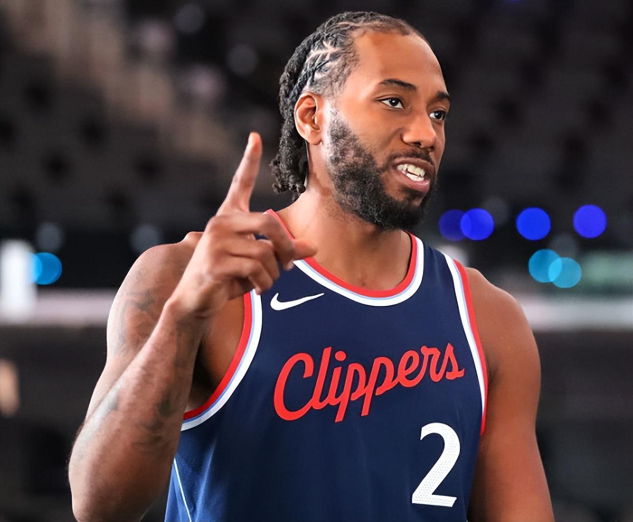 开云体育官方网站-狂轰45分5板5助！小卡创神级纪录，NBA奇迹诞生，鲍尔默送福利